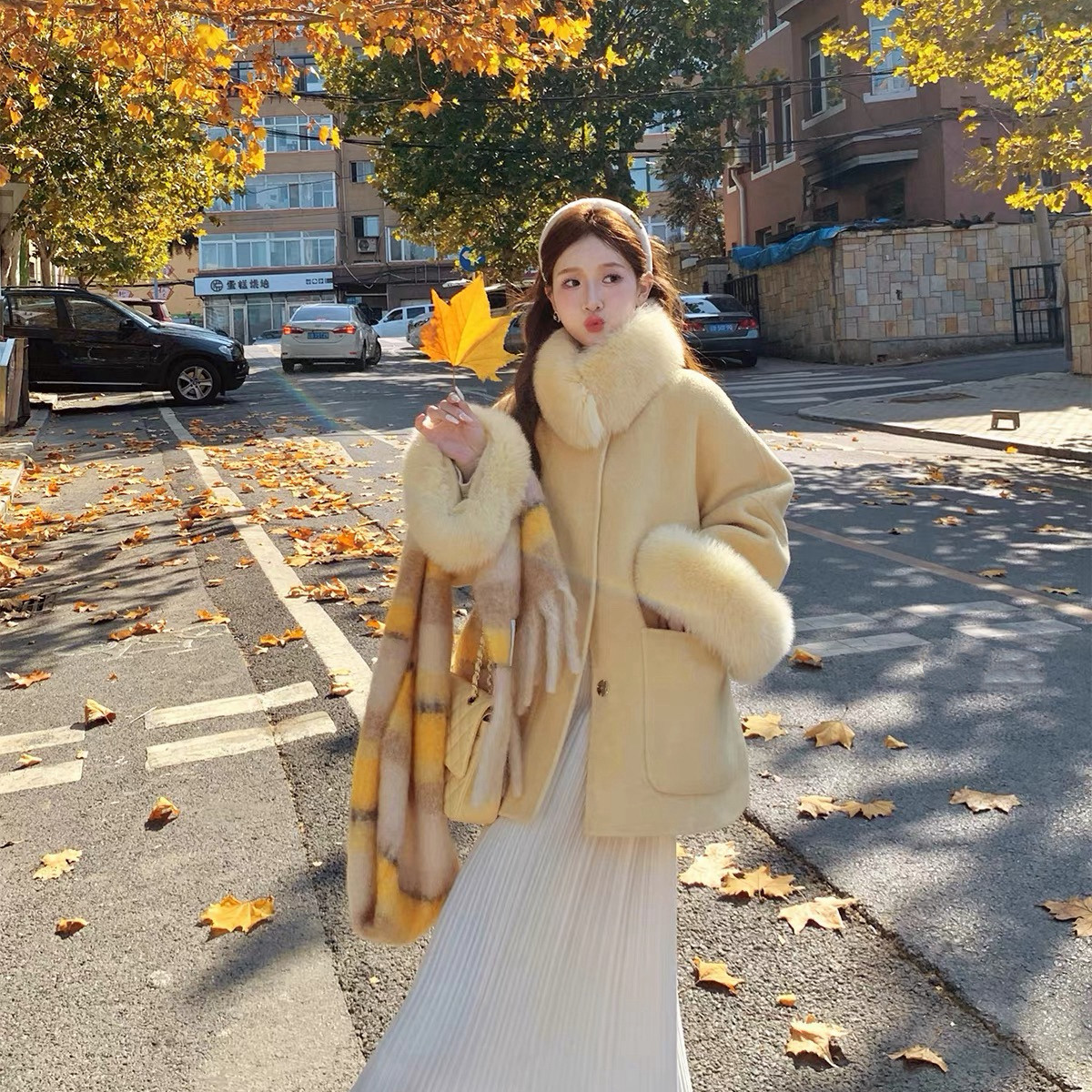 Y.JIA 伊嘉-毛真毛毛领可拆卸袖口毛毛可拆卸)（含70羊毛）88006-