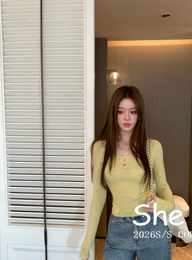 SHE U-纯欲气质小女人风珍珠扣V领修身针织衫（含11羊毛）X90039