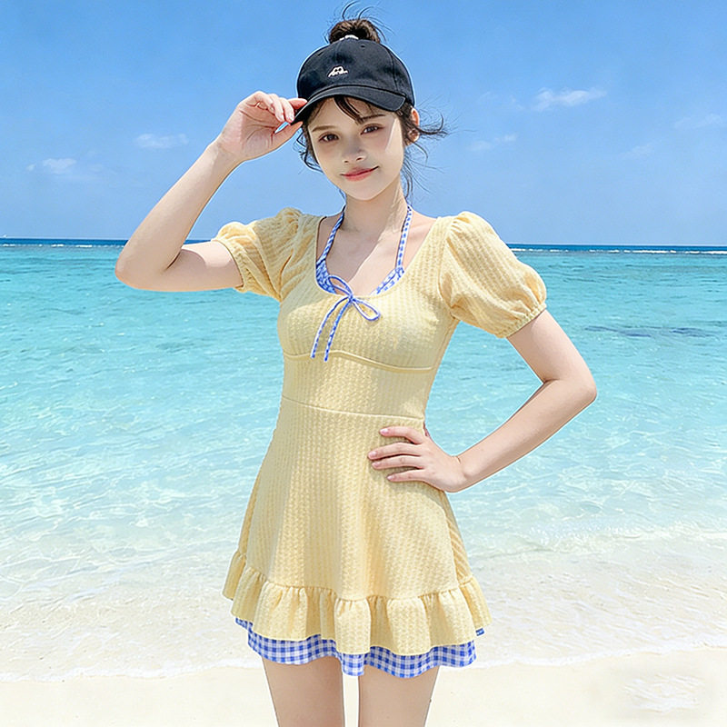 泳衣女款连体裙式保守显瘦遮肉日系学生温泉泳装批发微胖遮肉