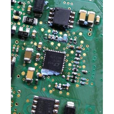 LTC3826IUH#PBF DC DC切换控制器稳压器 3826 LTC3826 32-WFQFN