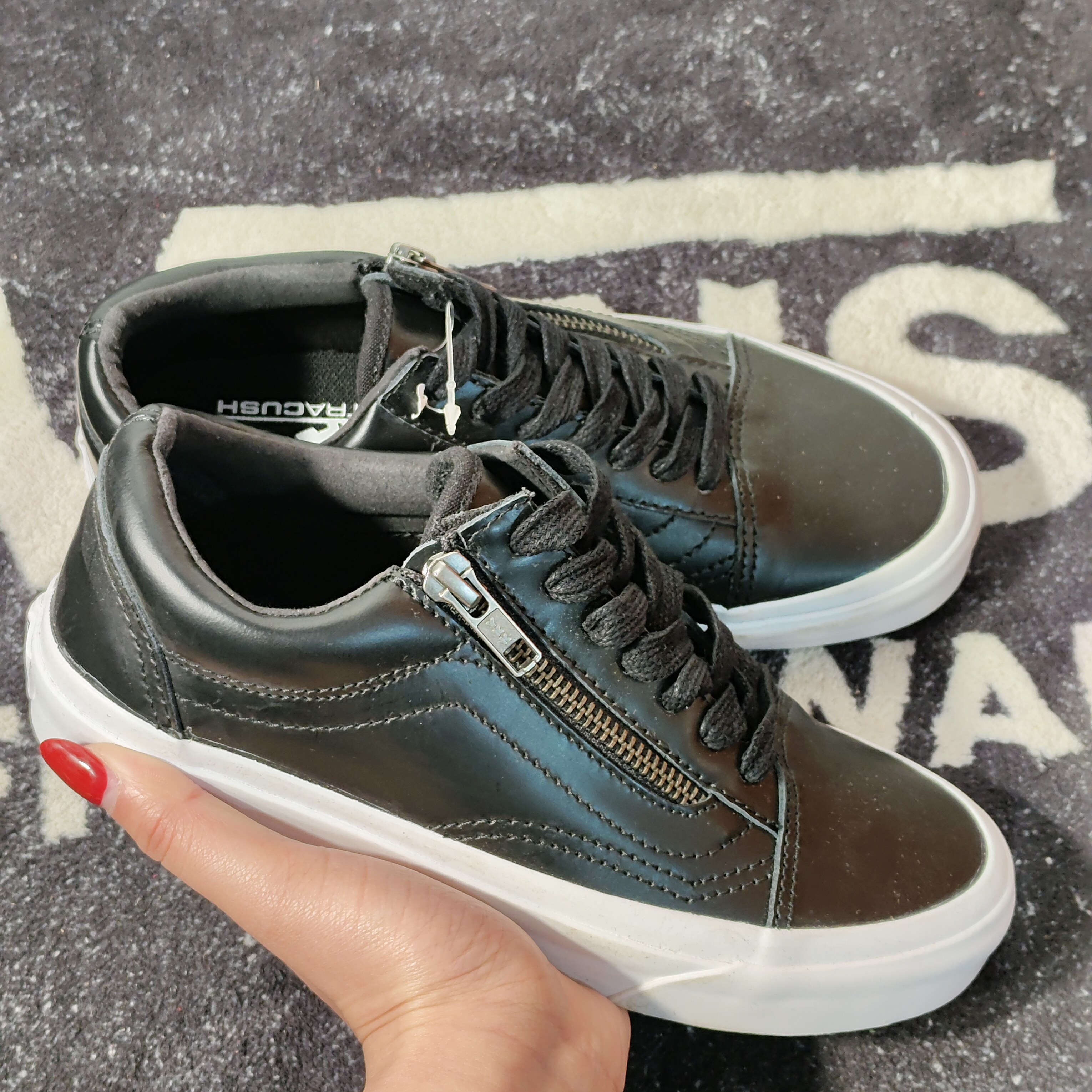 Vans Old Skool VN0A38GBMS1 黑皮侧拉链低帮男女休闲滑板鞋