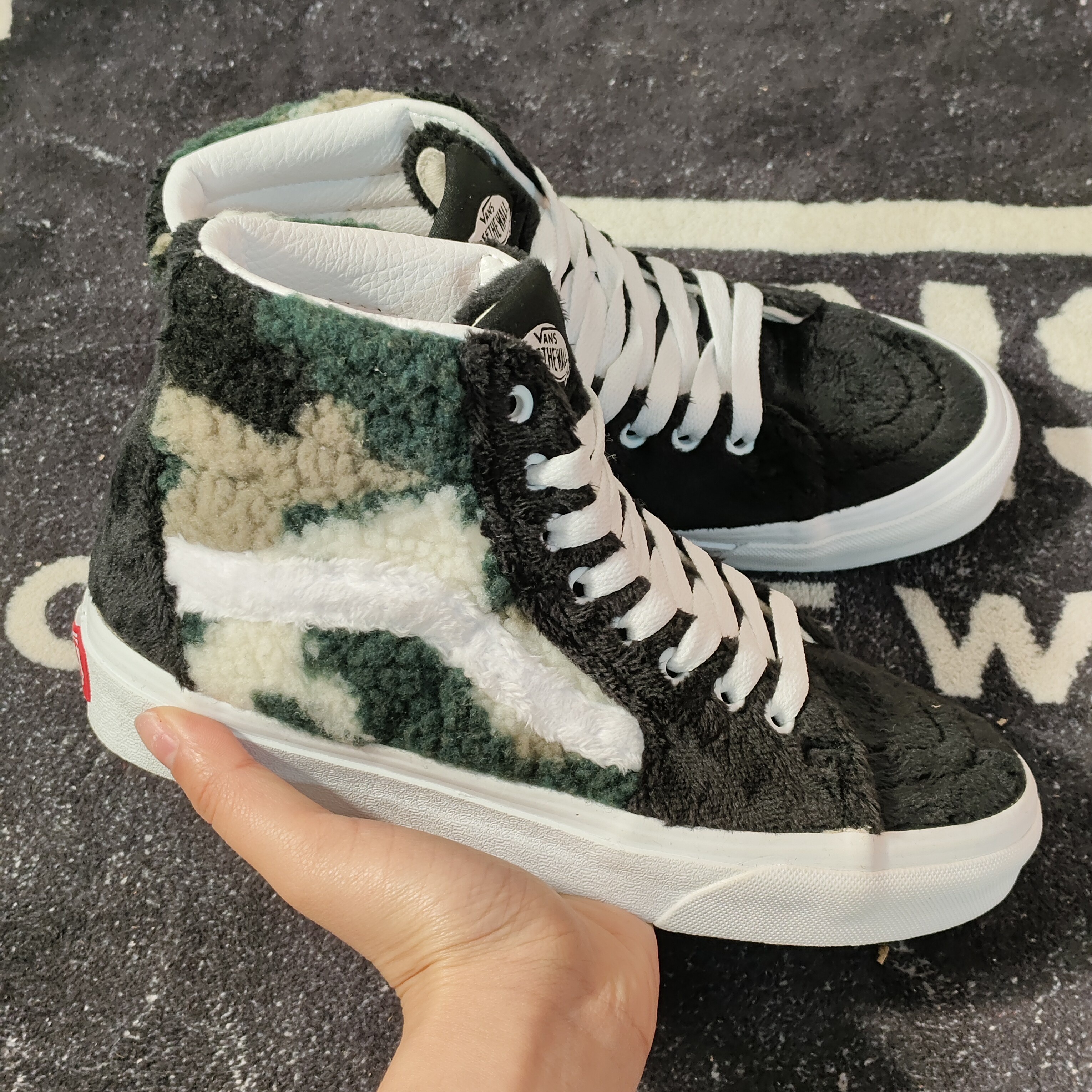 Vans SK8-Hi 迷彩羊羔绒高帮板鞋 VN0A5JMJA58