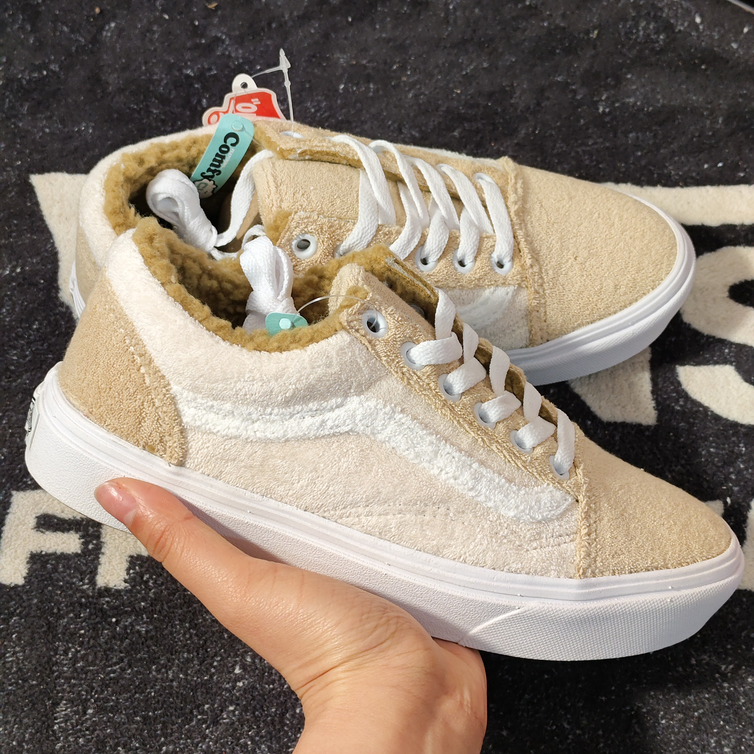 Vans Old Skool ComfyCush米杏色加绒保暖板鞋 VN0A5DYCKHK