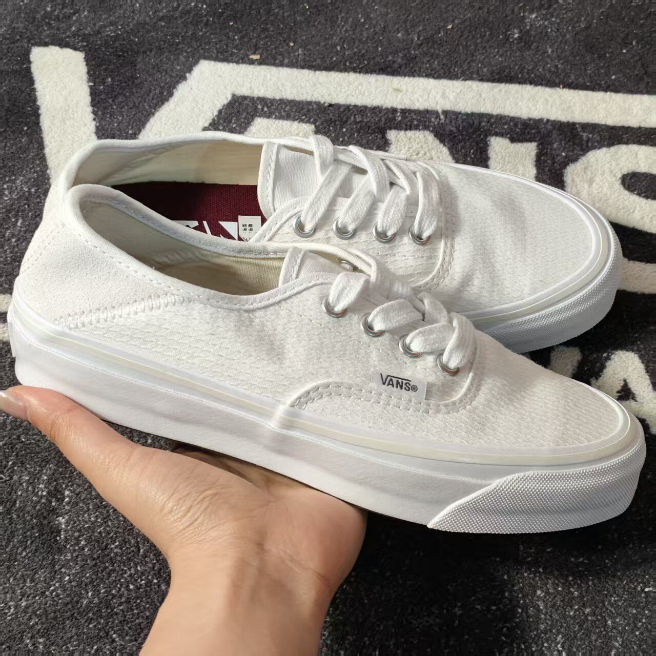 Vans Authentic白色网面低帮板鞋男女透气休闲帆布鞋VN000D4YESS