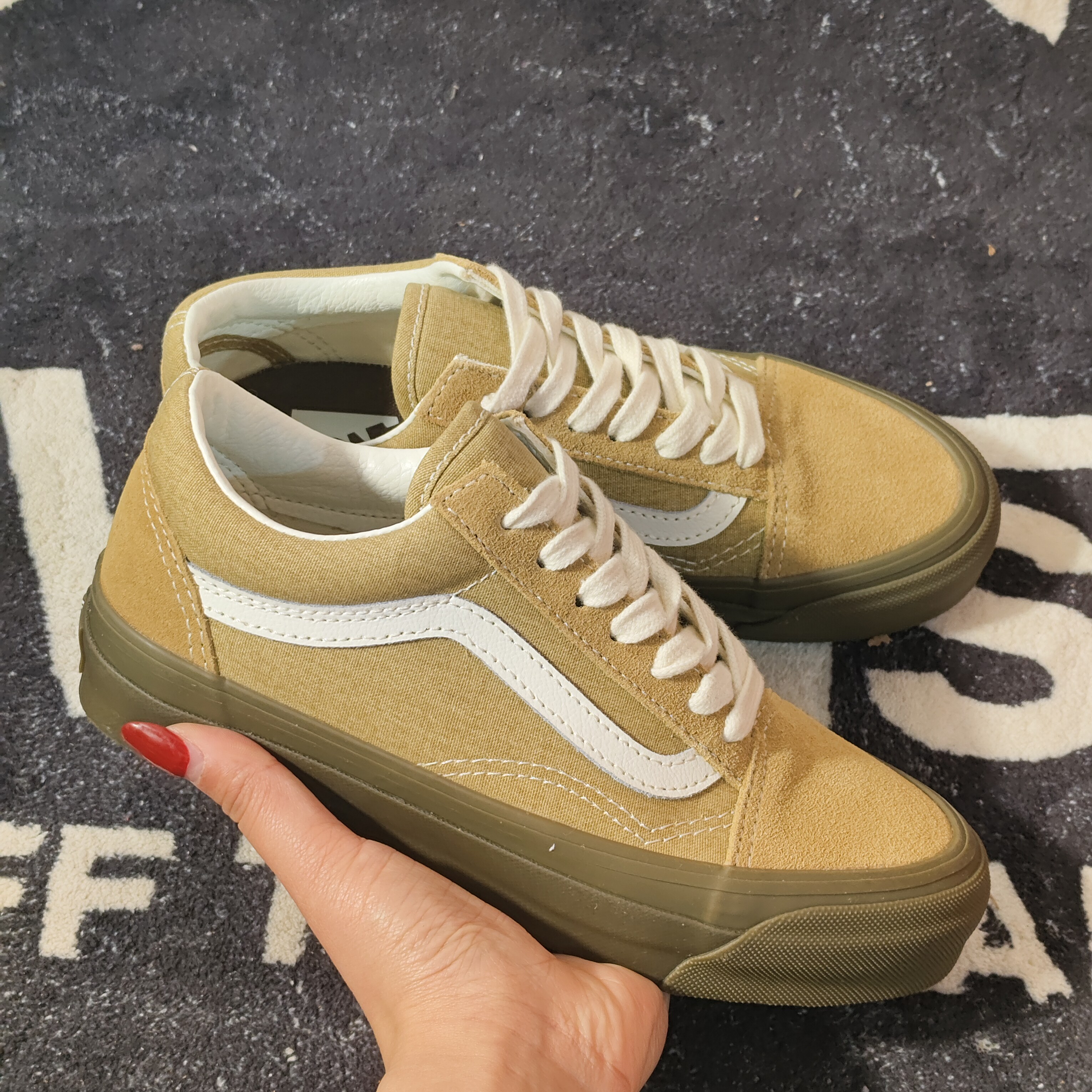 Vans Old Skool 卡其棕生胶底休闲板鞋 VN000CT96DY
