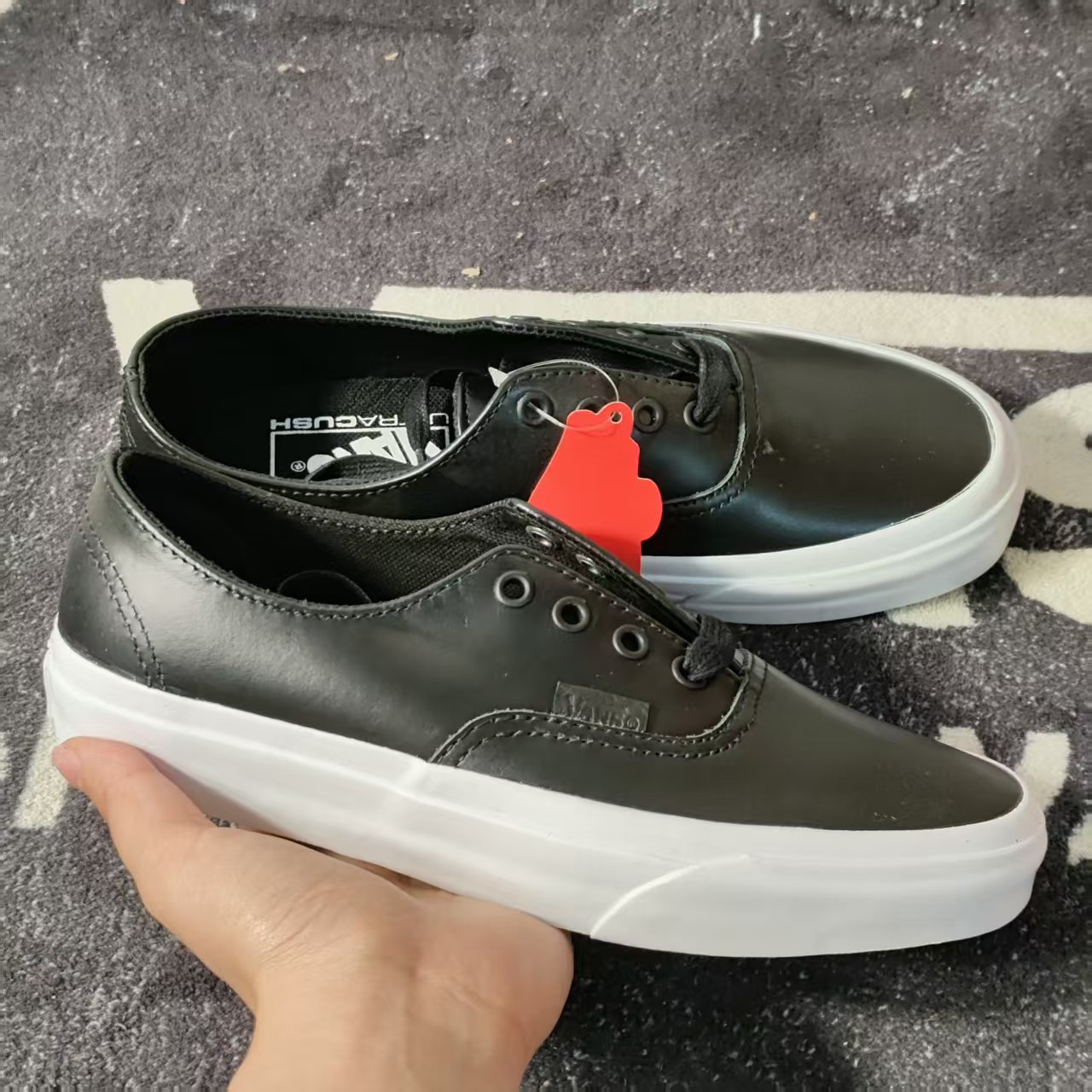Vans Authentic黑皮无鞋带懒人低帮板鞋男女简约休闲VN0A38EQMS1