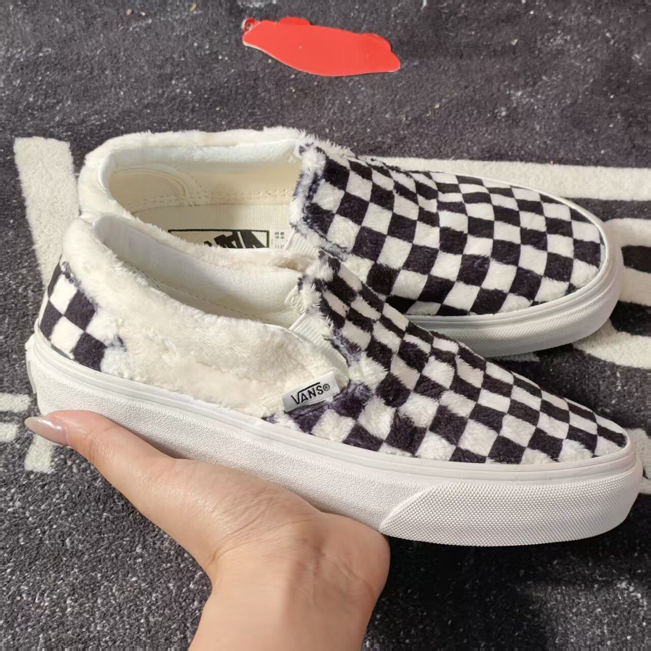Vans Slip-On毛绒黑白棋盘格懒人一脚蹬保暖情侣板鞋VN0A38F7Q0X