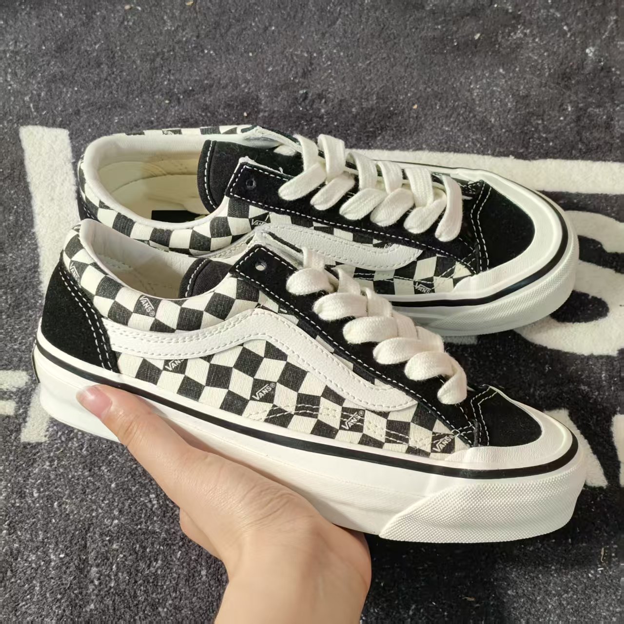 断码特价Vans Old Skool黑白棋盘格拼接低帮帆布鞋VN000MT6BPQ