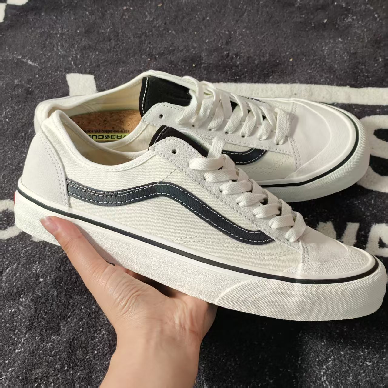 断码特价Vans OldSkool米白黑条软木塞鞋垫低帮帆布鞋VN0A4BX9KIG