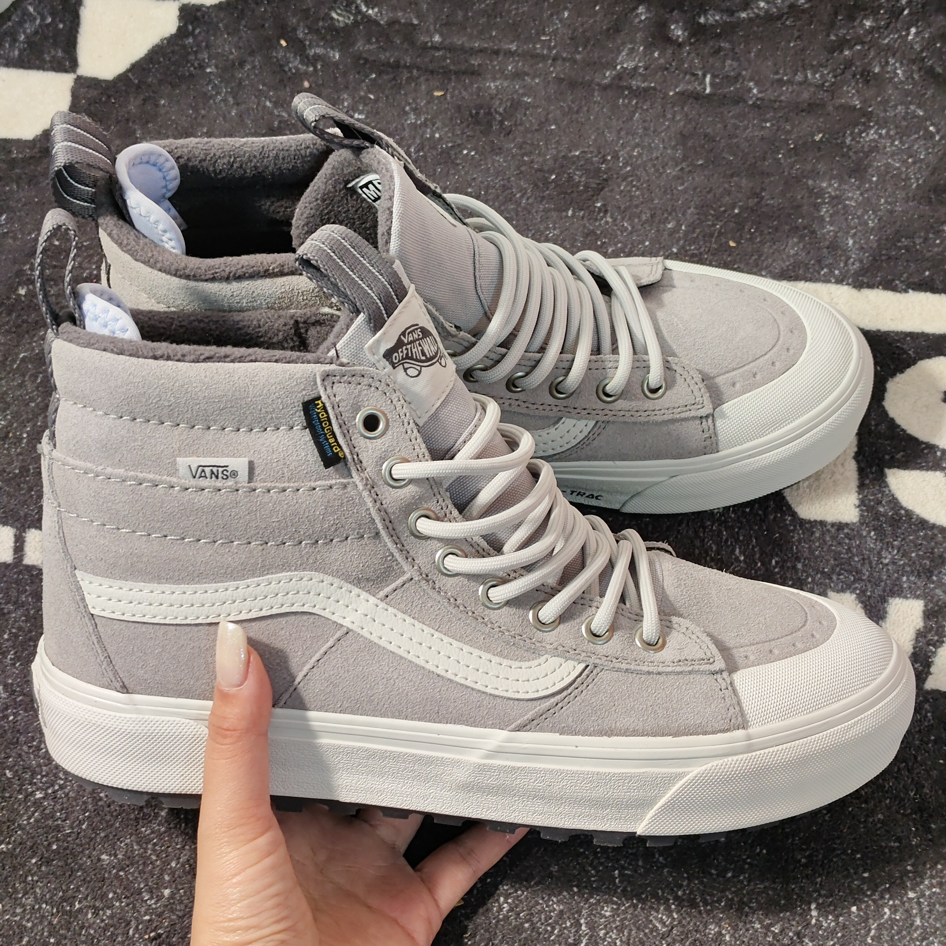 Vans SK8-Hi MTE灰白带绒高帮户外休闲鞋VN000CVTBGF