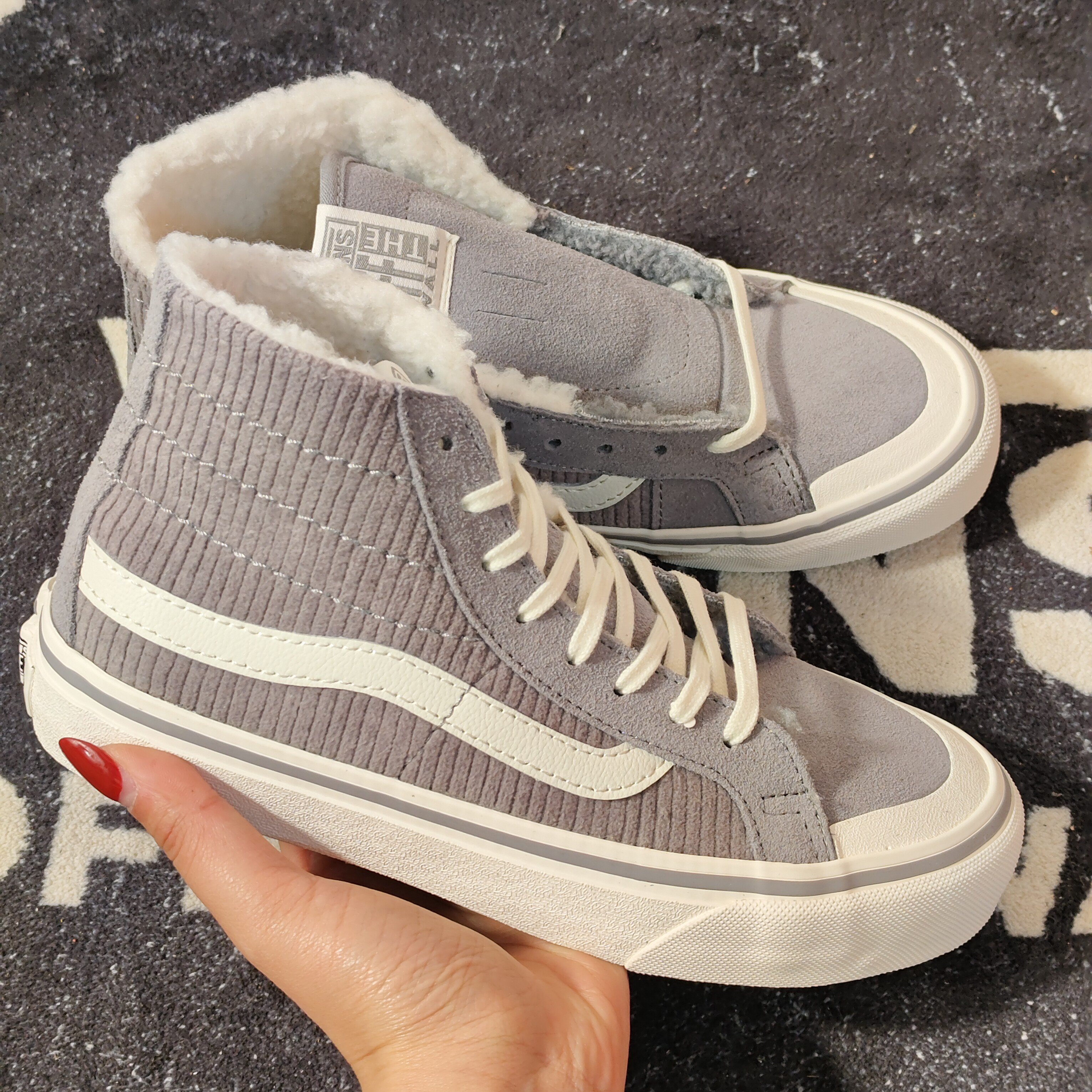 Vans Sk8-Hi 灰色灯芯绒加绒高帮板鞋 VN0A3MV1TTR 男女秋冬棉鞋