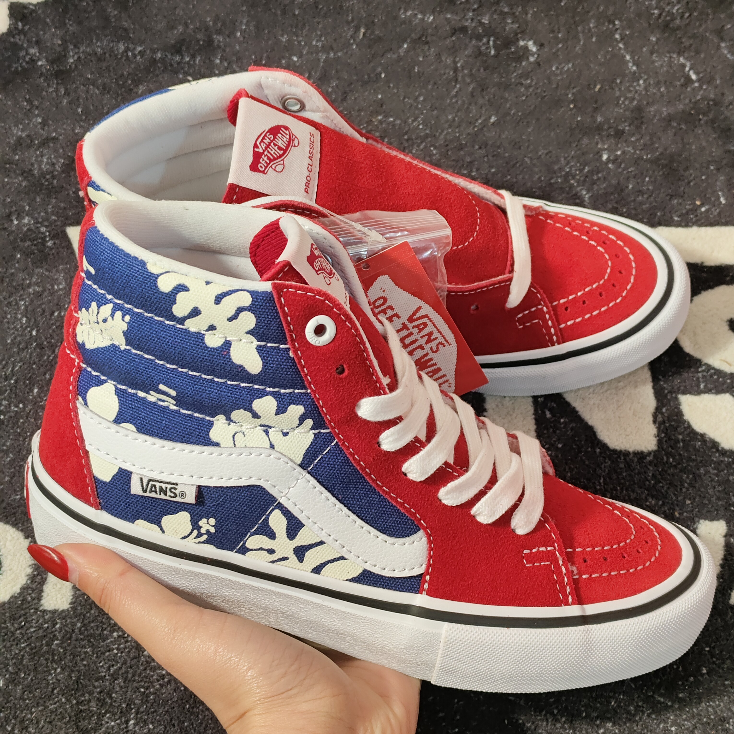 Vans Sk8-Hi Pro 红蓝花卉拼接高帮滑板鞋 VN0A45JD2LS