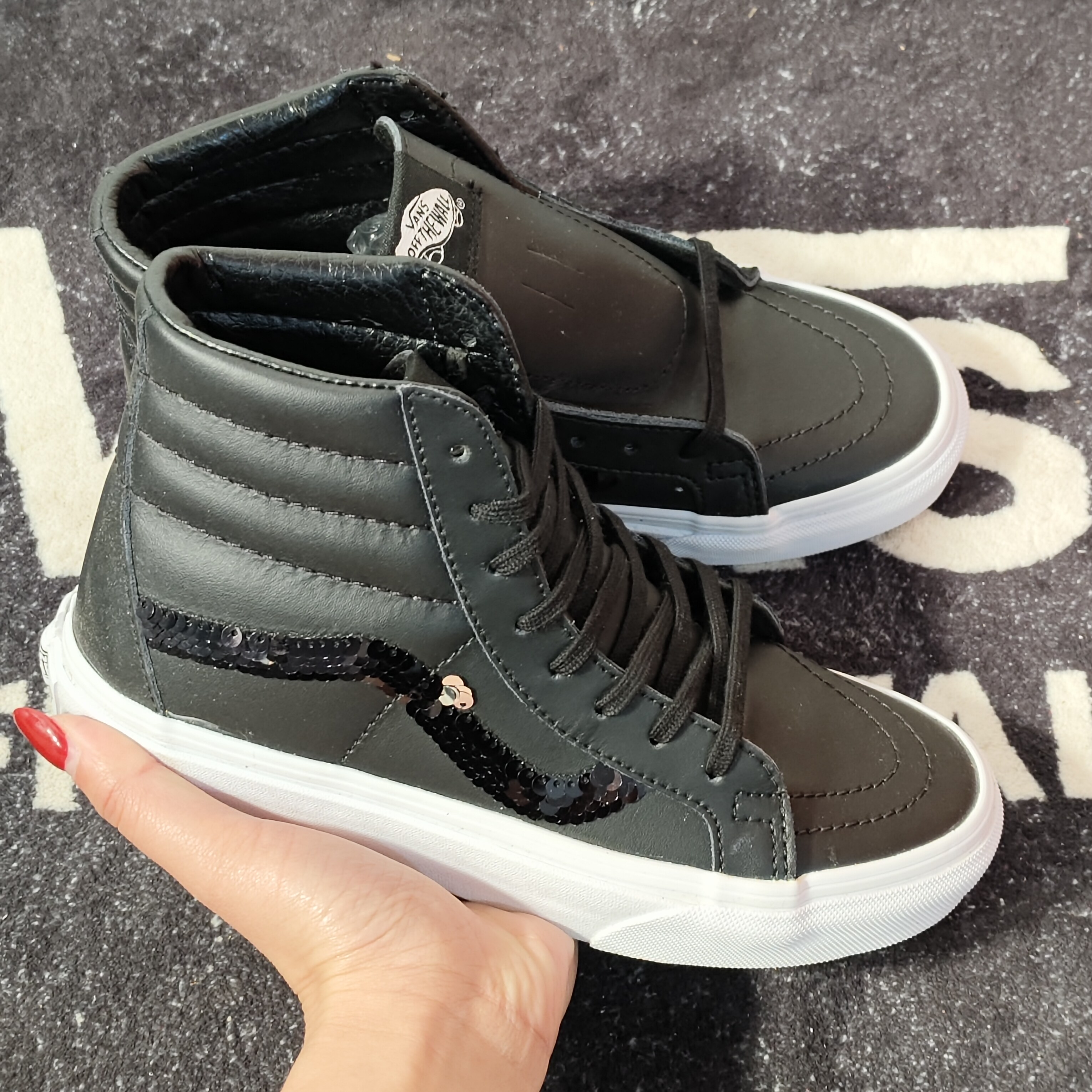 Vans Sk8-Hi黑色全皮高帮板鞋女款亮片侧边条纹休闲鞋VN0A2XSBQX6