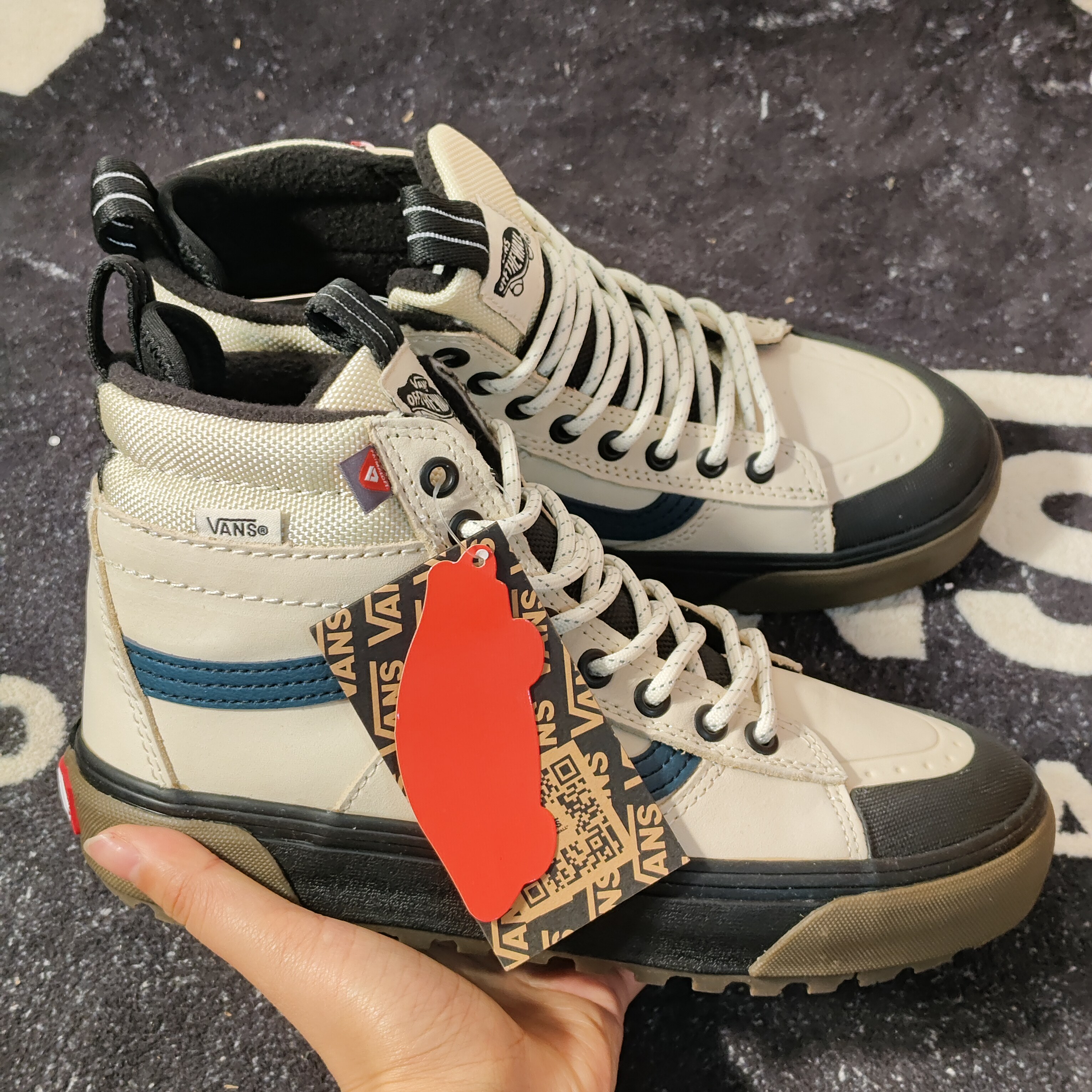 VANS Sk8-Hi MTE米白蓝边加绒高帮户外板鞋VN0A5HZZBWQ