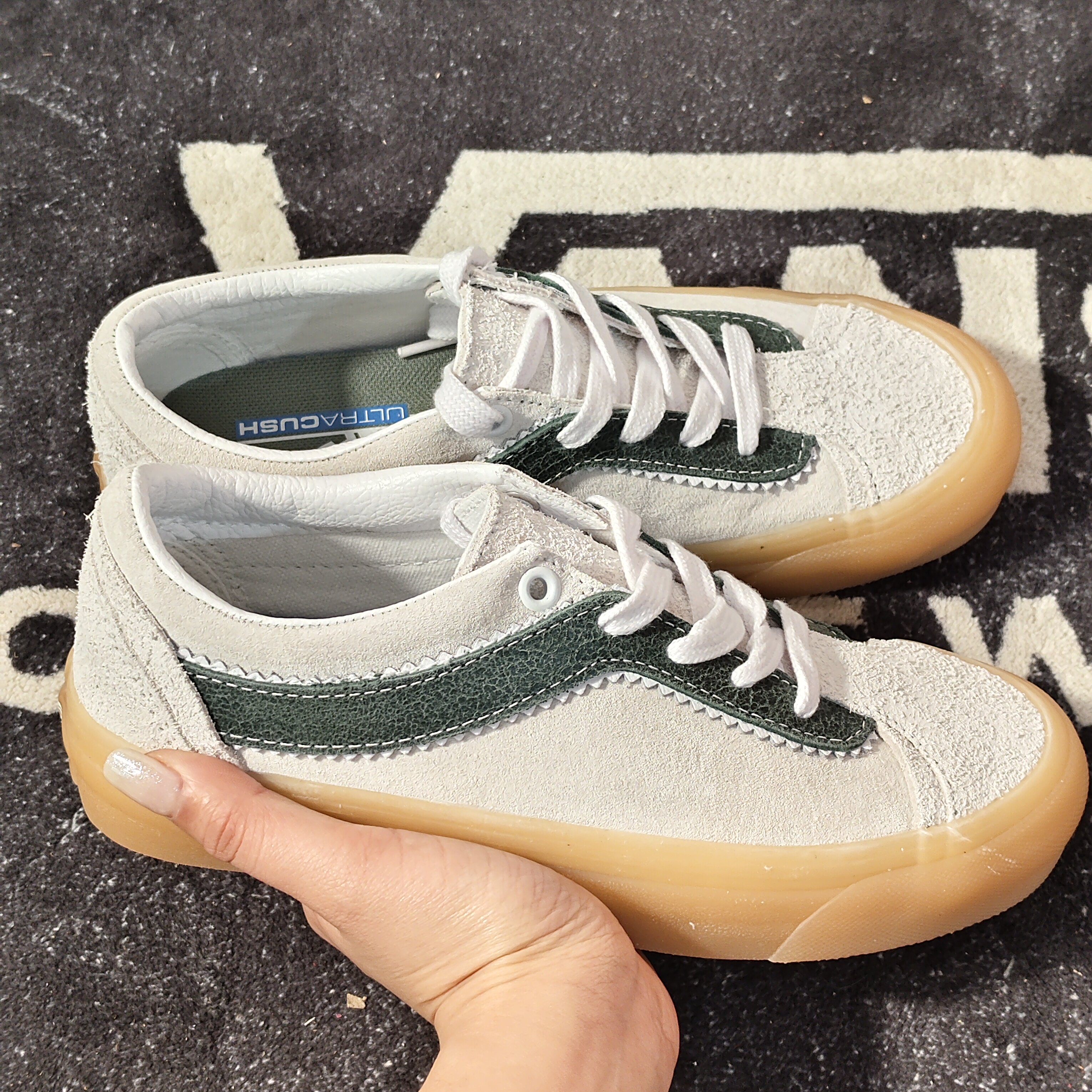 Vans Bold Ni米白绿生胶底复古低帮休闲板鞋VN000DNQGRN
