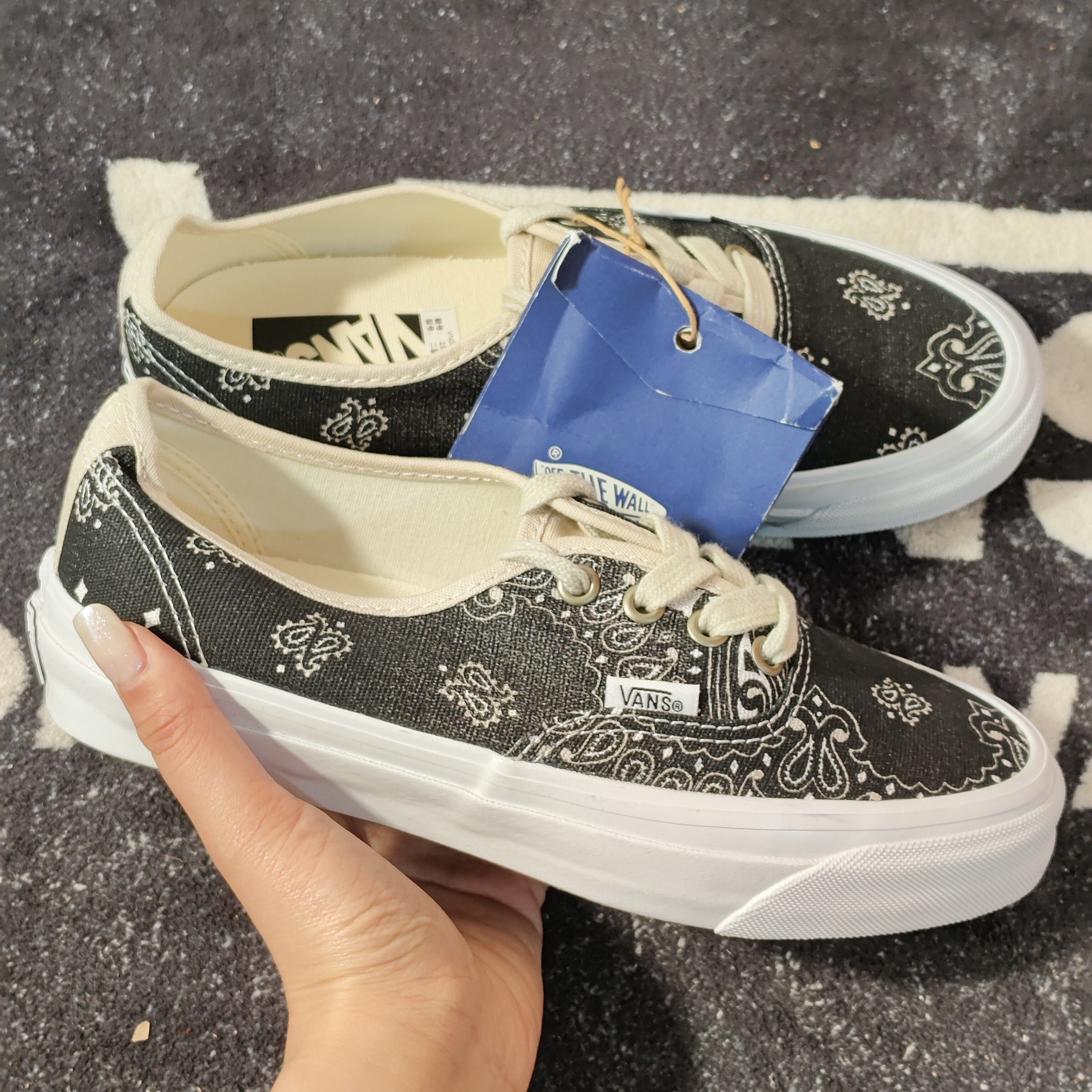 Vans Authentic 44黑腰果花低帮休闲帆布板鞋VN000D5KESB