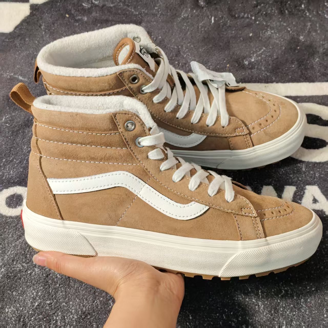 Vans Sk8-Hi MTE小麦棕加绒高帮板鞋秋冬滑板鞋VN0A5HZY6I6