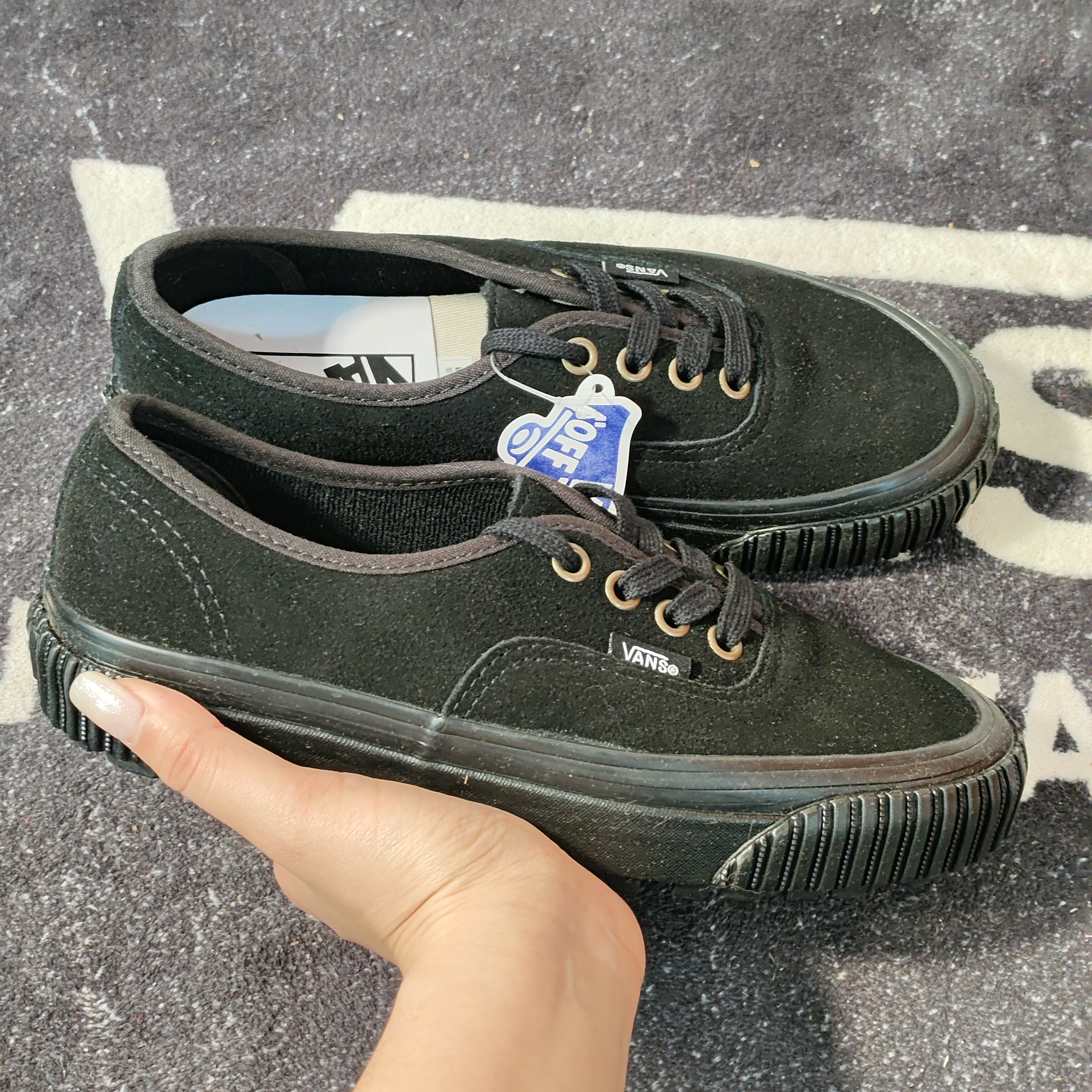 Vans Authentic黑色翻毛饼干底低帮休闲板鞋 VN0005U4BLK
