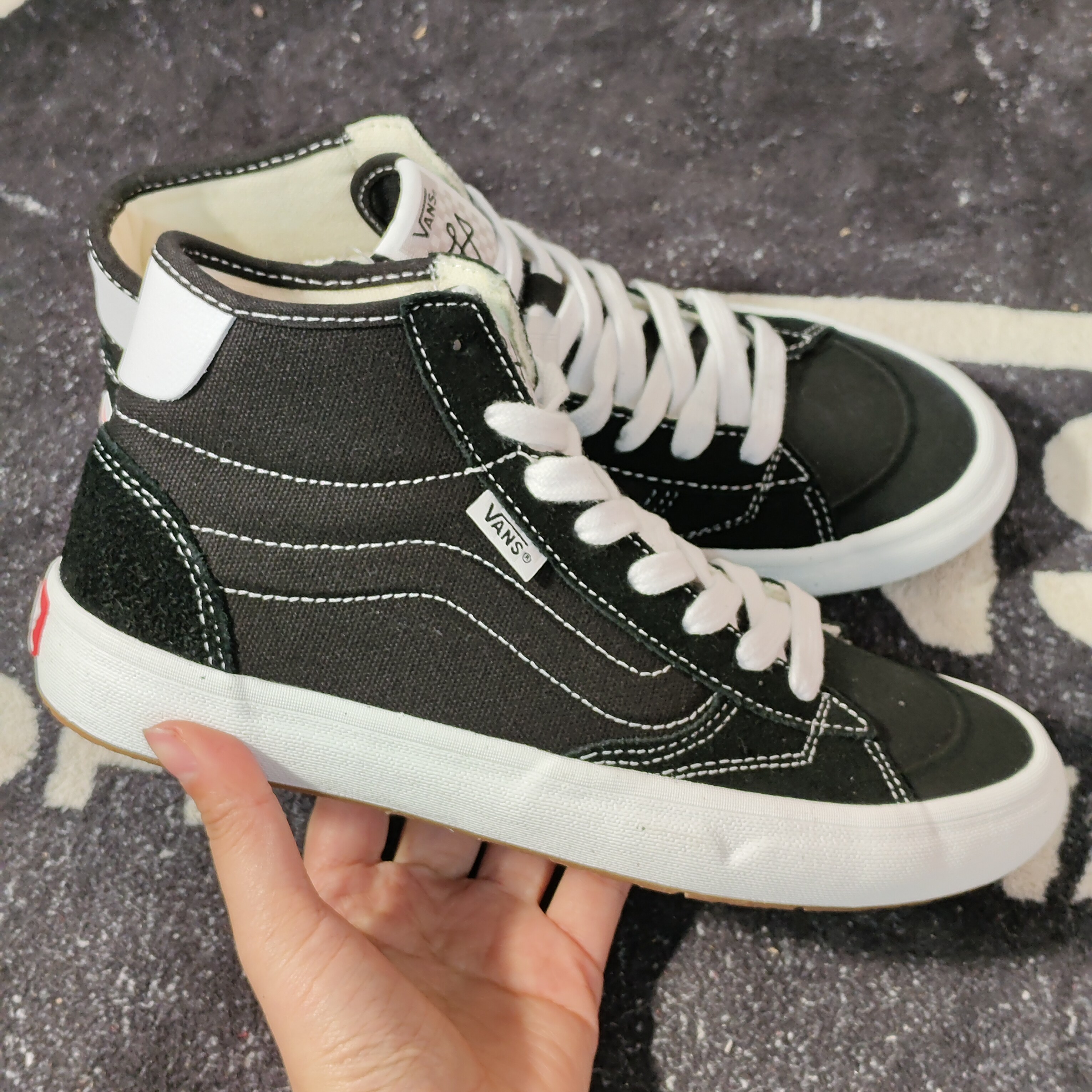 Vans范斯The Lizzie黑白高帮专业滑板鞋VN0A4BX1Y28