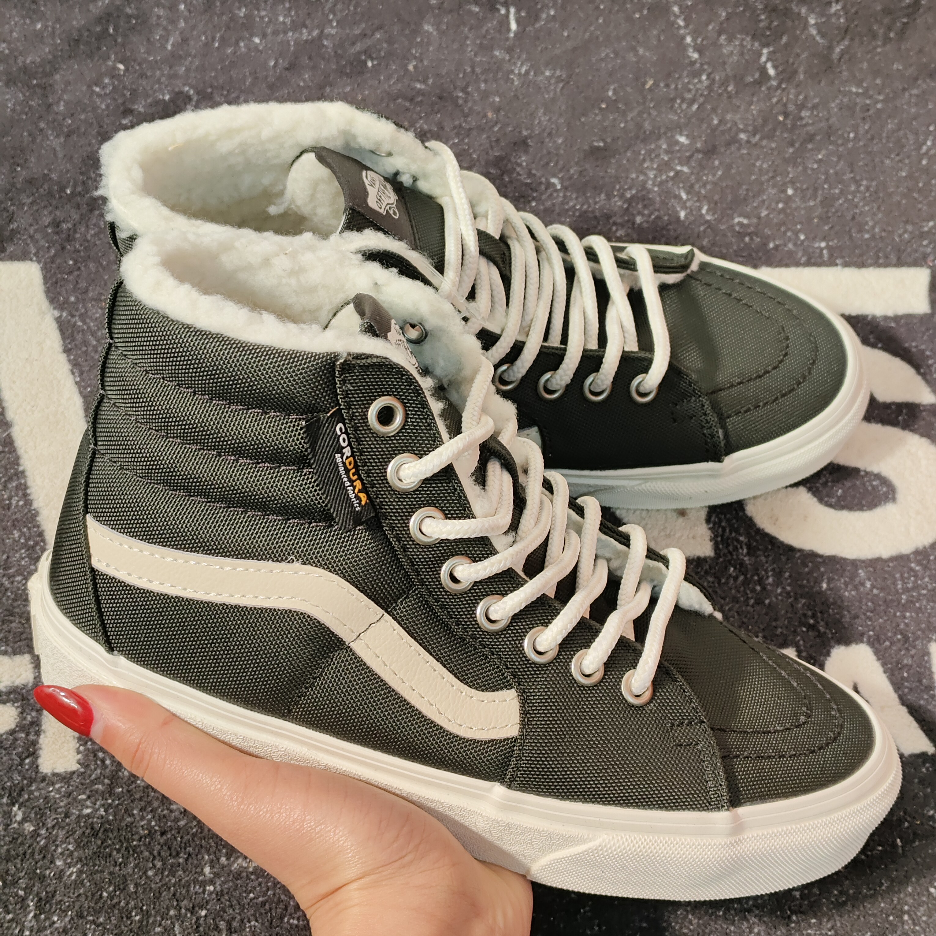 Vans Sk8-Hi Cordura加绒军绿色高帮板鞋 VN0A4BVT2LG