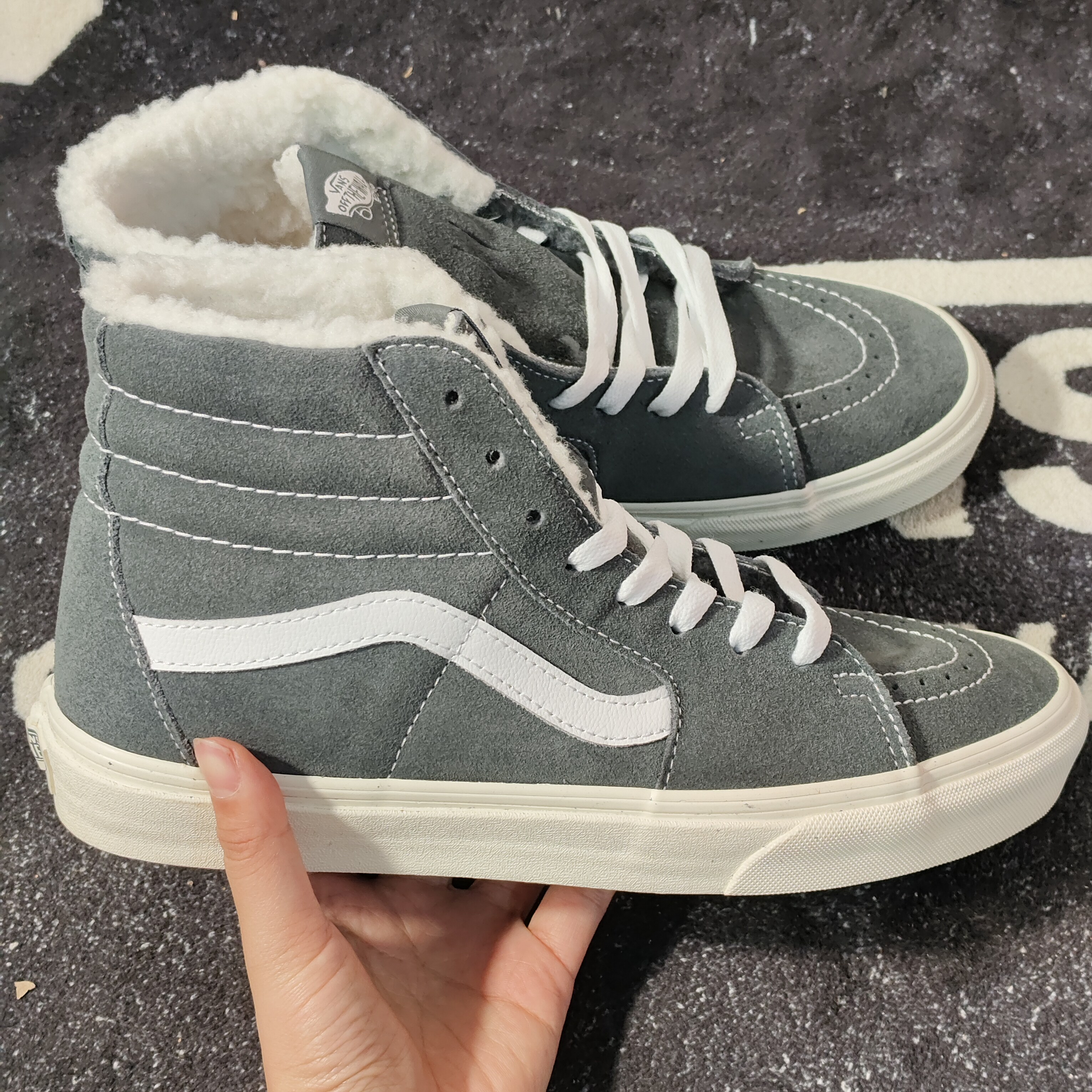 Vans Sk8-Hi 灰色加绒保暖高帮休闲板鞋 VN0A4U3C5EF
