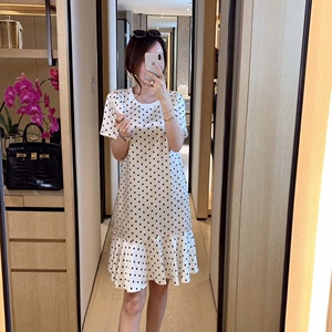 醋酸绸缎面波点法式高级设计感连衣裙女夏季新款气质宽松腰