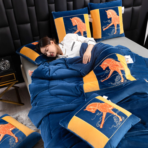 高货婴儿绒加厚多功能抱枕被子二合一折叠办公室宿舍沙发午睡车载