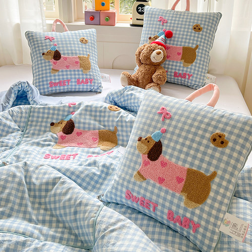 四季车载多功能抱枕被子可爱狗狗两用汽车折叠靠枕午休二合一夏被