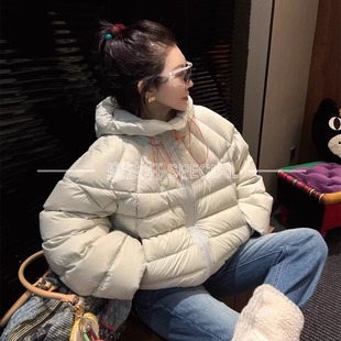 【现货】短款排骨羽绒服女2025新款抽绳连帽保暖外套小个子上衣Q