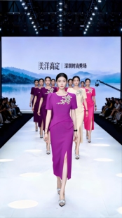 26年新款连衣裙高定轻奢系列烫钻圆领收腰修身显瘦短袖大码开叉裙