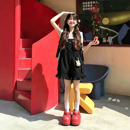 多巴胺工装黑色背带裤女夏季新款甜酷小个子显瘦牛仔阔腿短裤子薄
