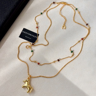 双层叠戴长款本命年金色小马项链女轻奢高级感锁骨毛衣链吊坠配饰