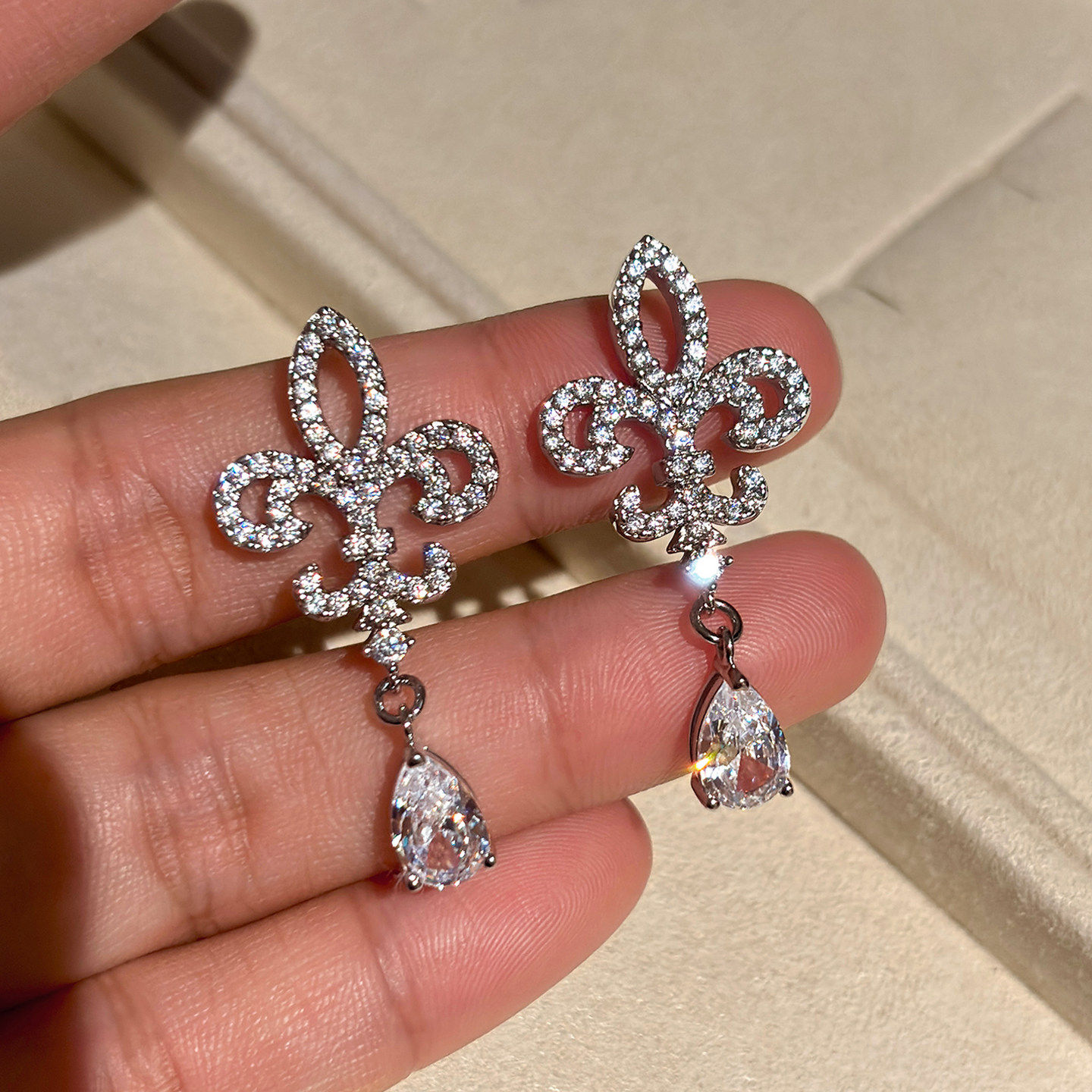 纯银色鸢尾花水滴钻石耳环耳坠女2026新款爆款高级感冬季耳钉耳饰