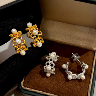 金色镂空花朵珍珠耳环耳圈女2026新款高级感轻奢秋冬圈圈耳钉耳饰