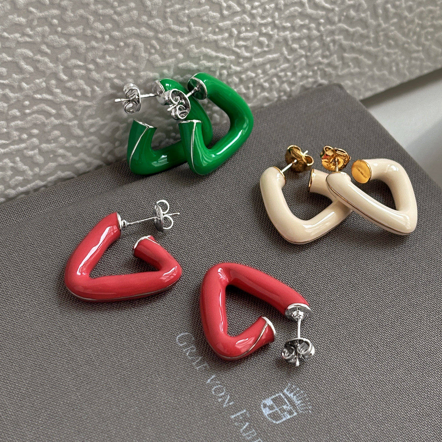 珊瑚红色珐琅滴釉彩三角形耳钉女轻奢小众高级感S925纯银耳环耳饰,饰品/流行首饰/时尚饰品新,耳钉,淘宝优惠券,粉丝福利购,淘宝优惠卷