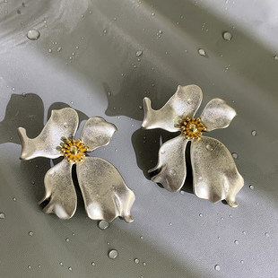 925纯银花朵夸张独特耳环女2026新款爆款轻奢高级感耳钉气质耳饰