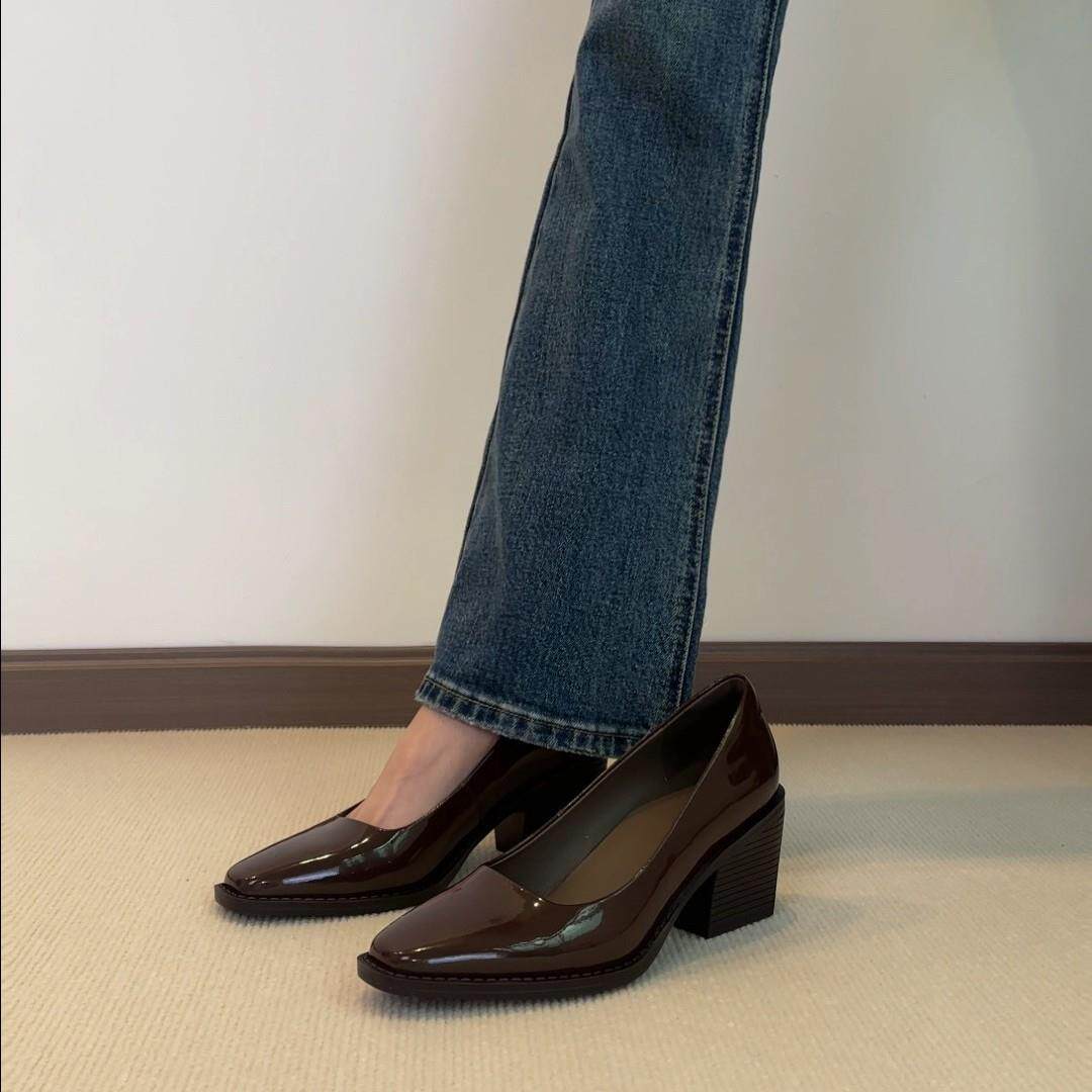 时尚方头漆皮浅口气质单鞋女粗跟7cm复古风黑色高跟鞋女通勤单鞋