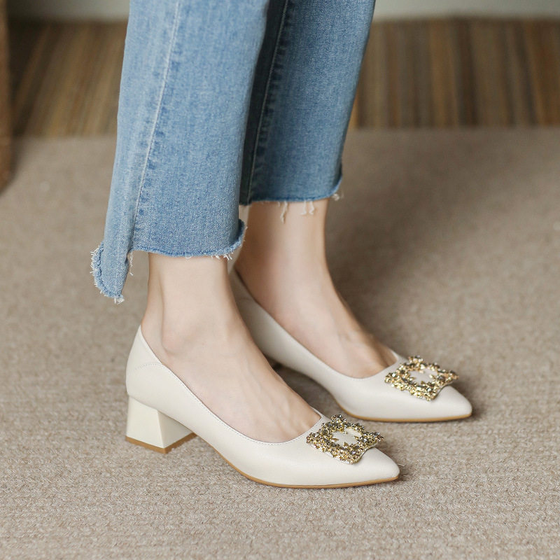 粗跟单鞋女夏季2026新款软皮浅口尖头中跟杏色高跟鞋百搭工作女鞋