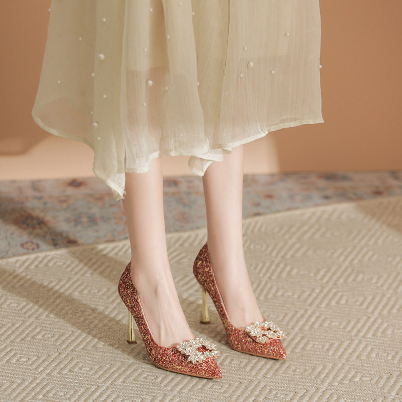 秀禾服婚鞋女2026新款红色亮片高级感细跟中式新娘高跟鞋不累脚
