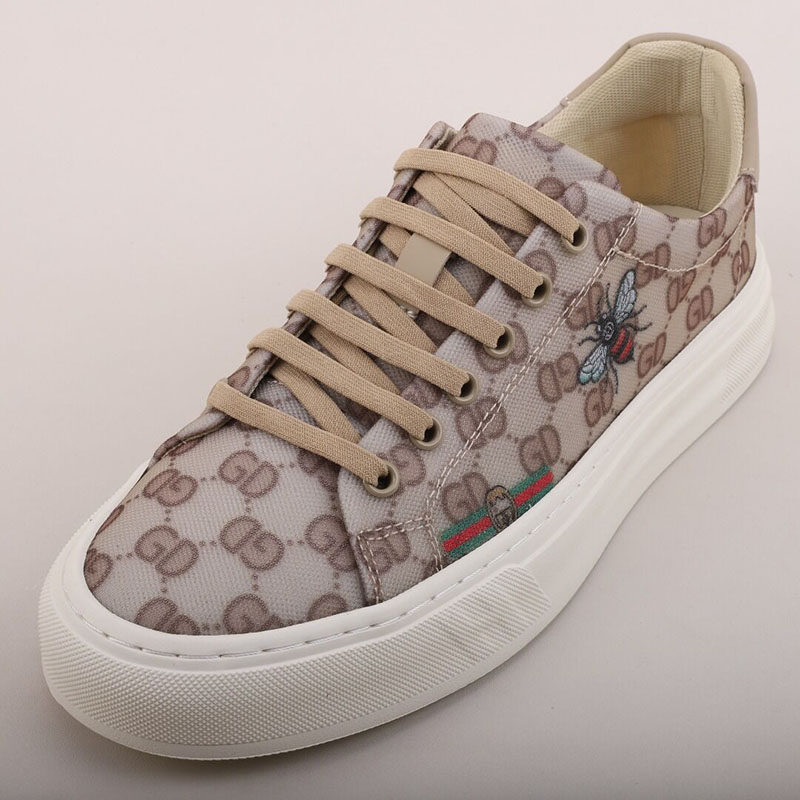 高级感时尚刺绣帆布鞋男夏透气舒适小蜜蜂板鞋轻软厚底运动休闲鞋