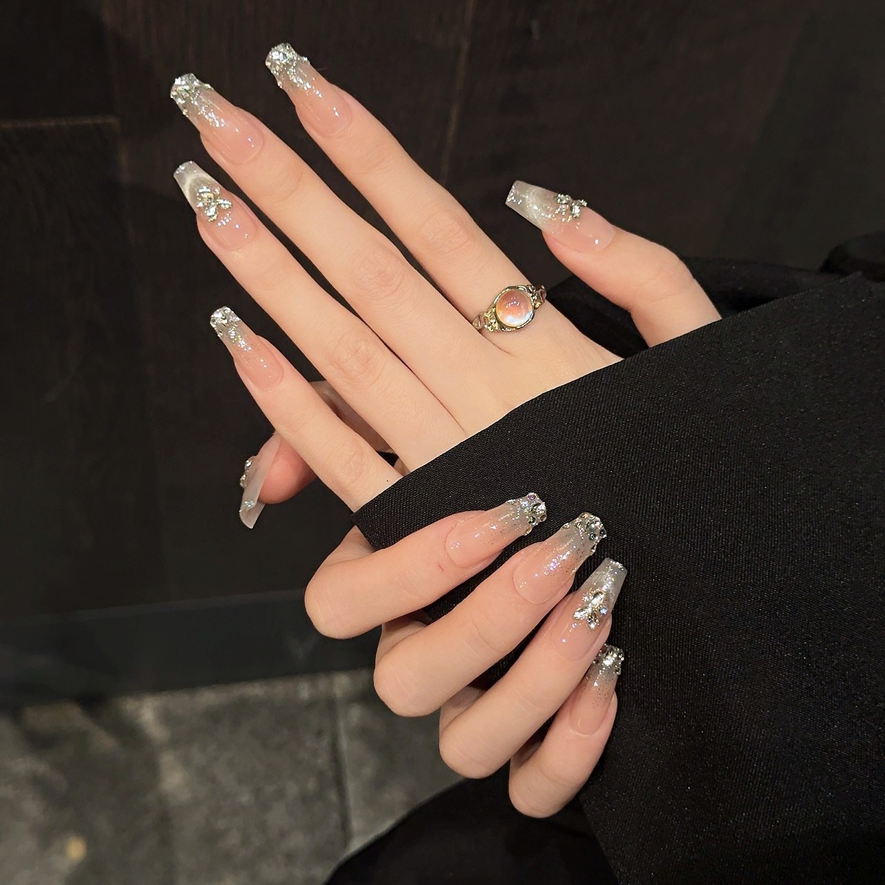 清冷蝴蝶法式浮梦渐变穿戴甲