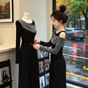 打底衫 独特漂亮巨好看修身 上衣 t恤女秋季 设计感撞色拼接露肩长袖