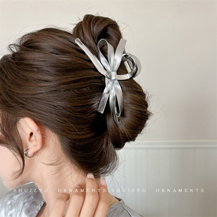 银色蝴蝶结抓夹女大号鲨鱼夹发量多盘发发夹后脑勺高级感夹子头饰