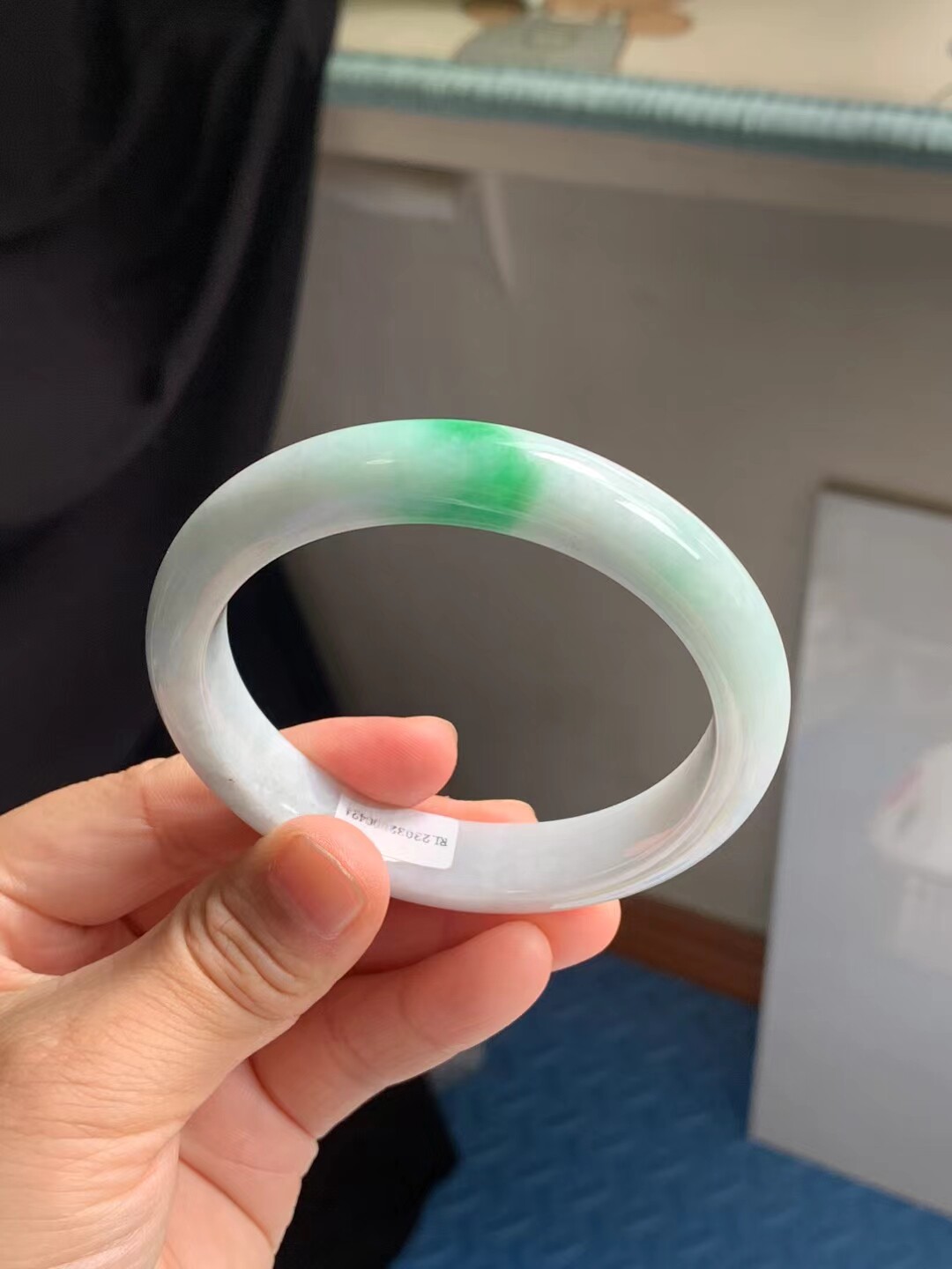 天然缅甸翡翠手镯A货58尺寸冰糯白底青阳绿飘花新货福利性价比高