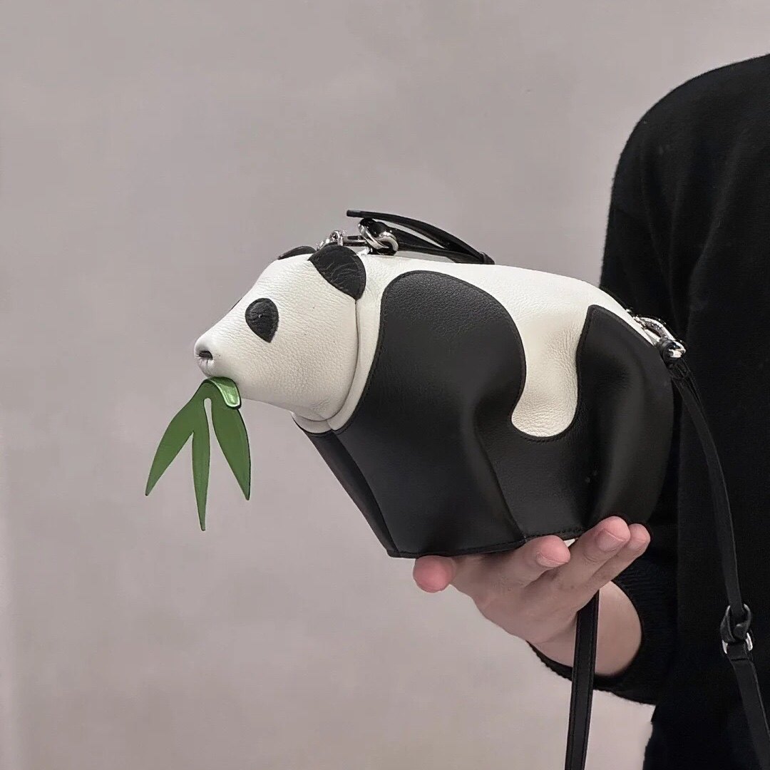 竹叶款熊猫斜挎头层牛皮新款