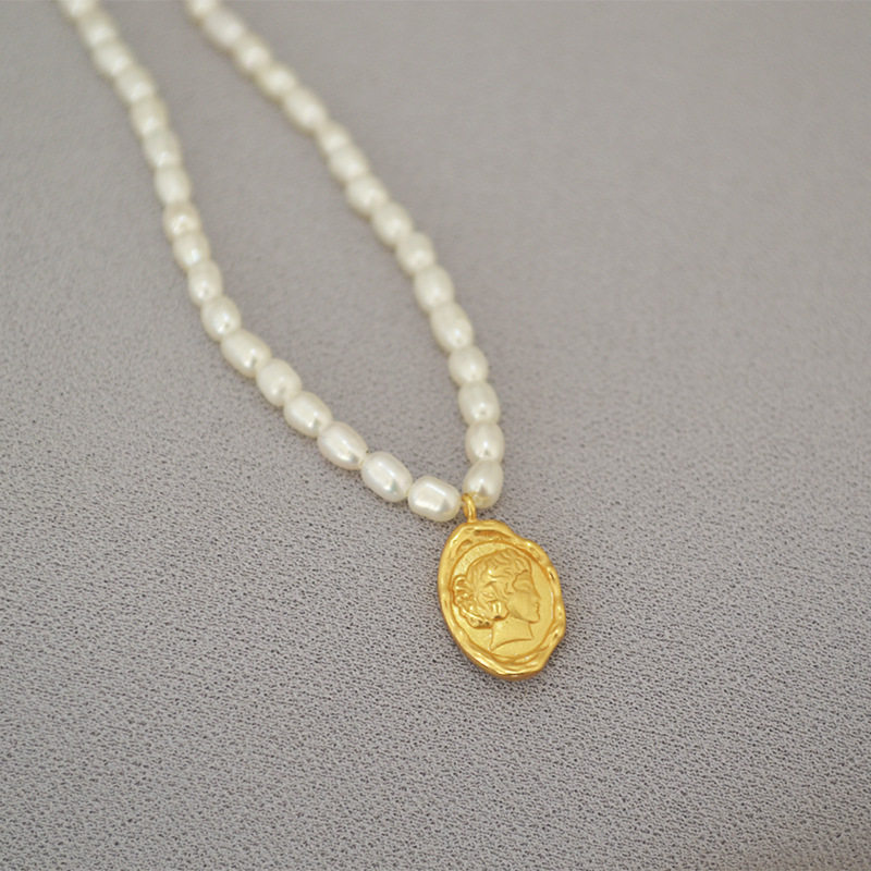 法式复古女王头像金币淡水米粒珍珠温婉女人气质短款项链锁骨链潮