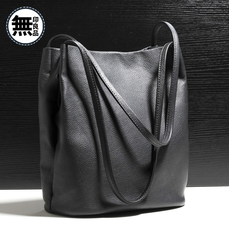 头层牛皮水桶包女2025新款真皮单肩斜挎大容量百搭通勤托特包极简