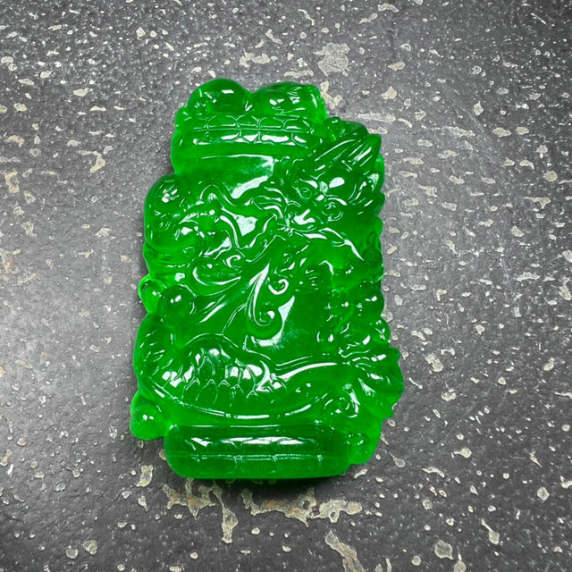 精品老翡翠玉祥龙戏珠玉牌吊坠冰种帝王绿玉佩生肖龙百搭玉坠颈饰