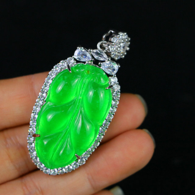 缅甸冰种翡翠玉树叶吊坠满阳绿金枝玉叶项链帝王绿玉坠男女款挂件