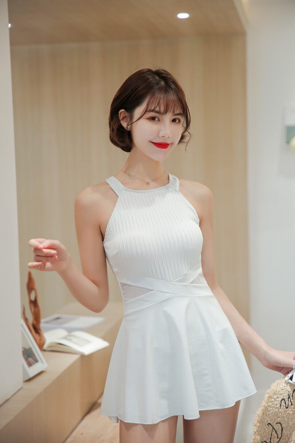 泳衣小女生新款连体保守遮肚显瘦性感小胸聚拢学生少女平角泳装夏